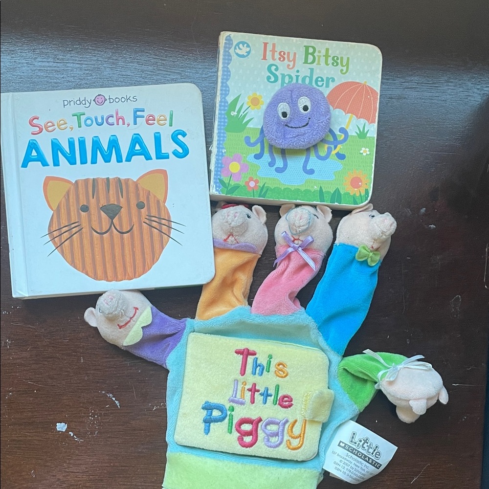 Marshalls Multicolor Finger Puppet Set - Pastel Rainbow Pigs